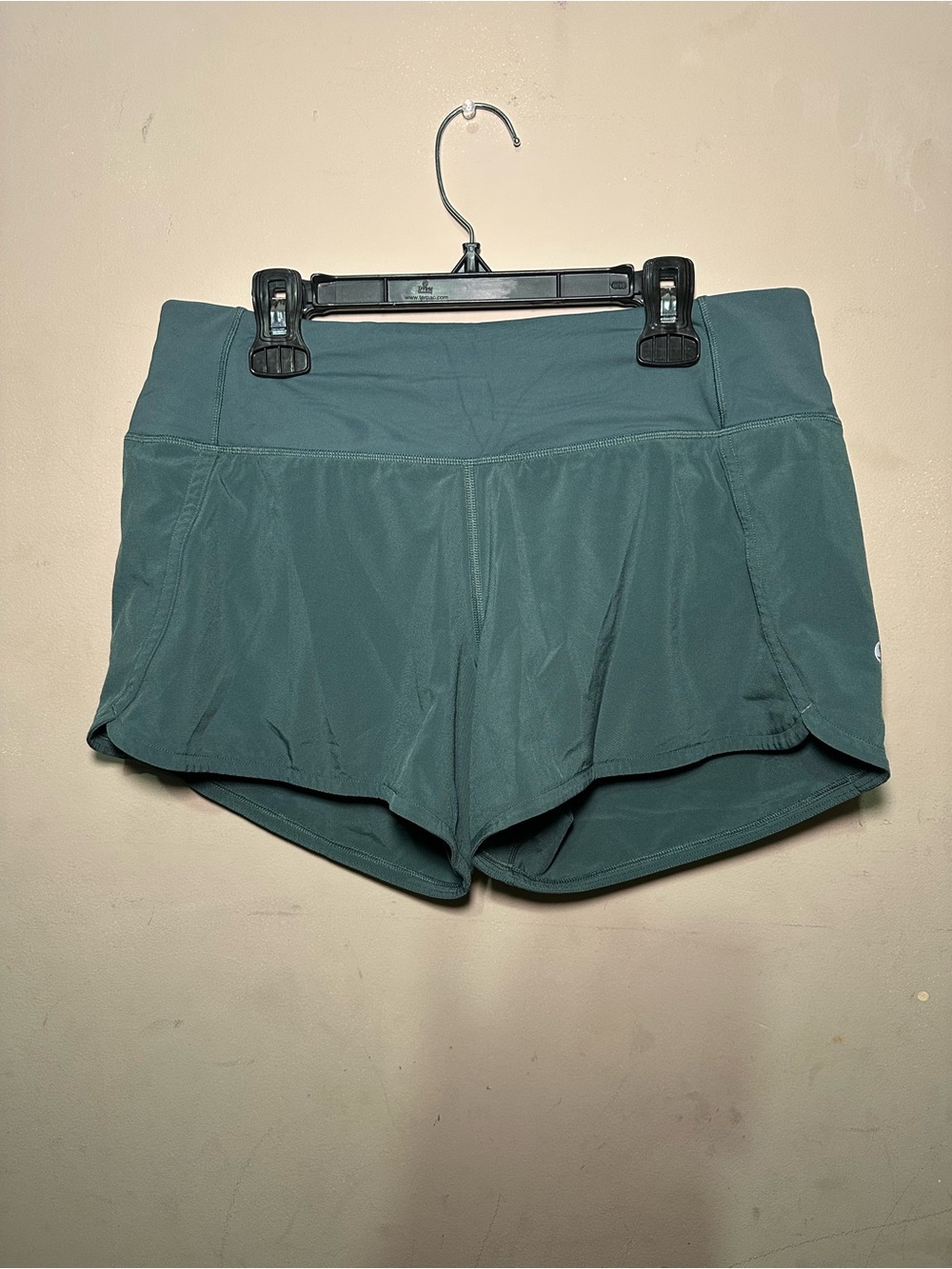Lululemon Run Times Short II Womens Size 6 Low Rise EUC Green Smoke